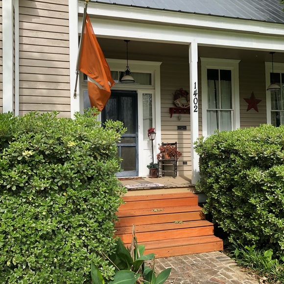 Meet your Posher, Stacy - Picture 2 of 6